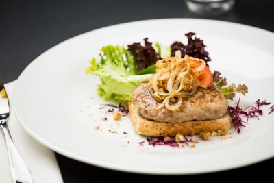 Karbonade med stekt løk